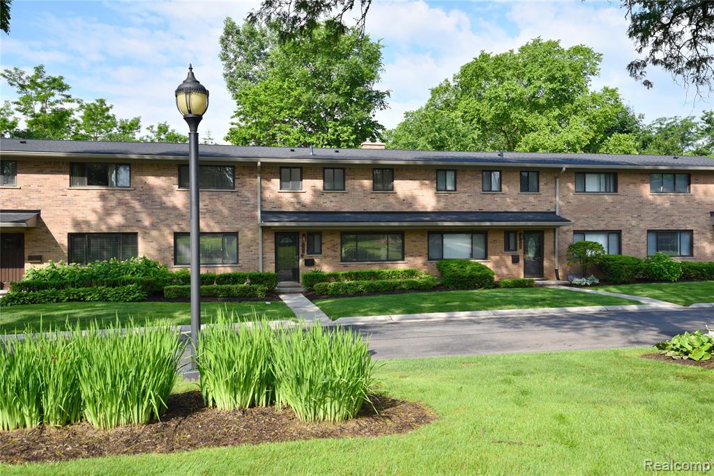 142 E Hickory Grove Road, 3, Bloomfield Hills, MI 48304