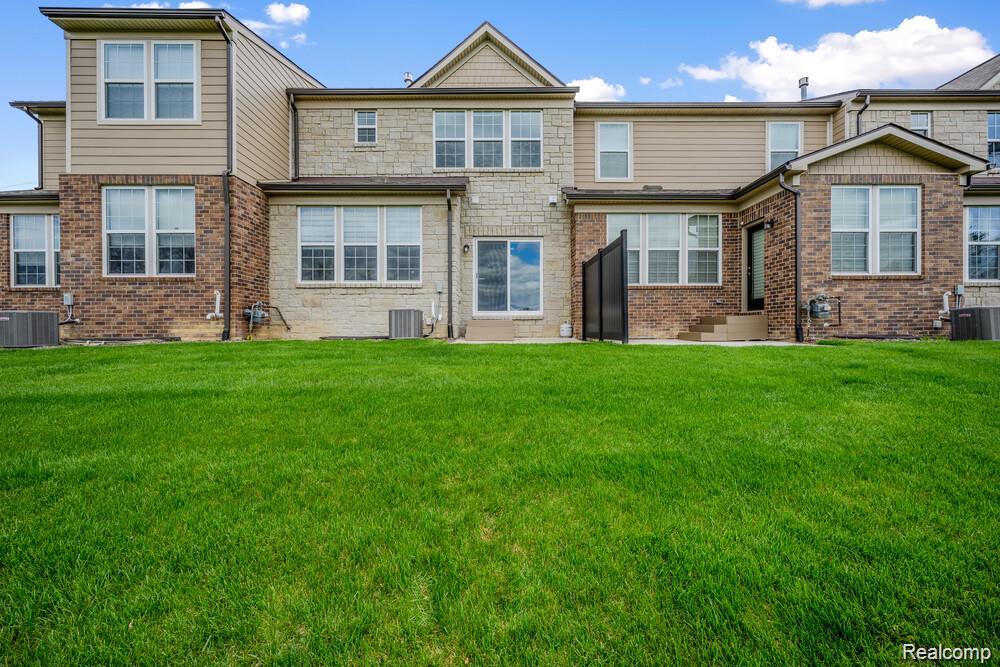 1674 Addison Circle, Walled Lake, MI 48390 — Photo 30