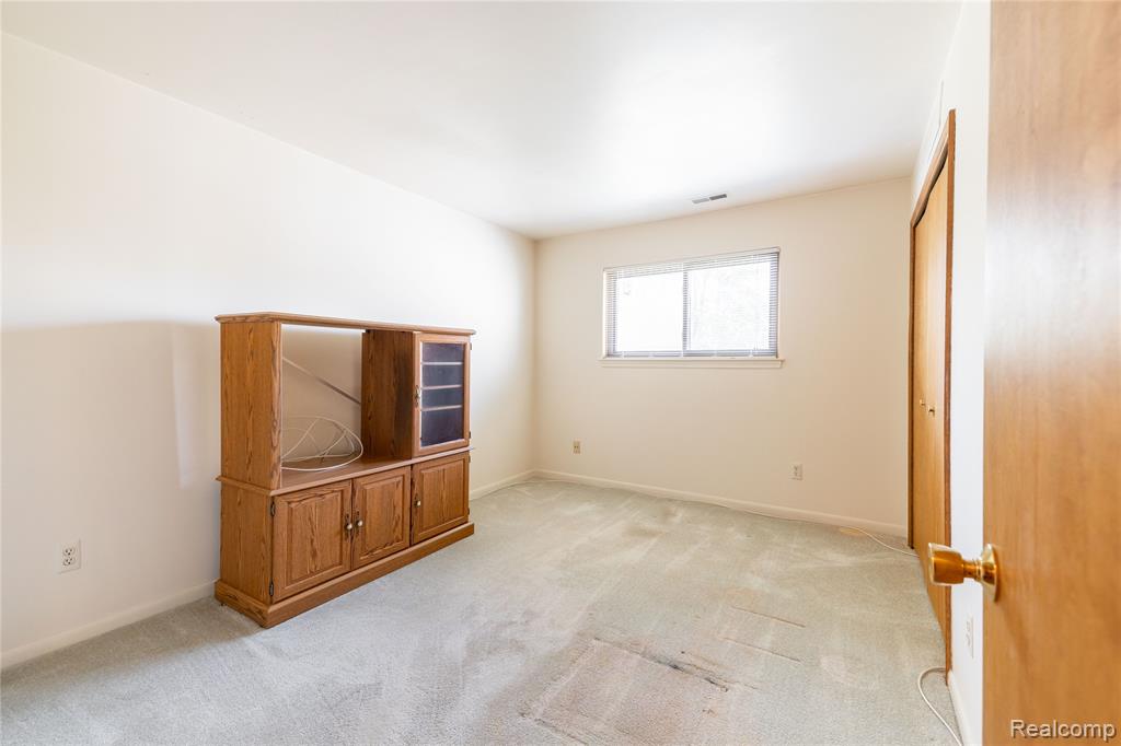 10241 Nancys Boulevard, 56, Grosse Ile, MI 48138 — Photo 21