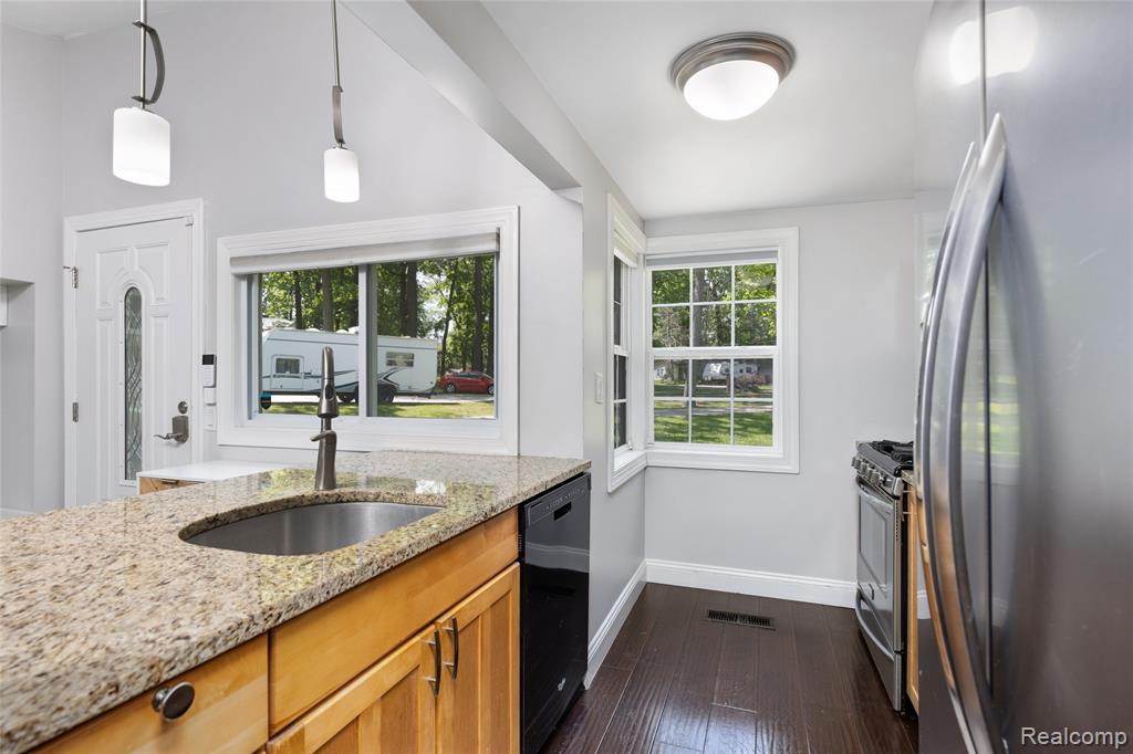 790 Hillcliff Drive, Waterford, MI 48328 — Photo 6