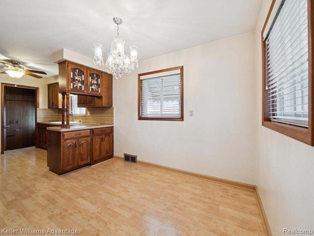 4217 MCKINLEY Street, Dearborn Heights, MI 48125 — Photo 9