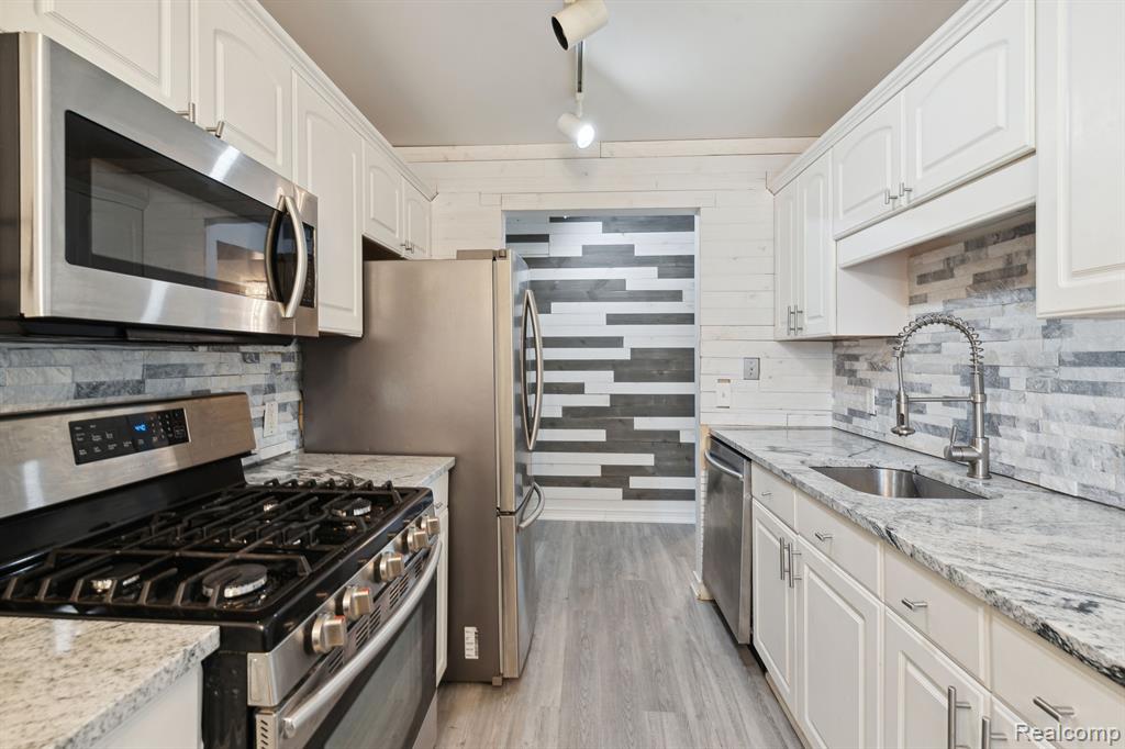 9601 BAYVIEW Drive, #301, Ypsilanti, MI 48197 — Photo 16