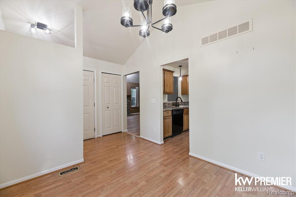 9301 Cardwell Street, Livonia, MI 48150 — Photo 15