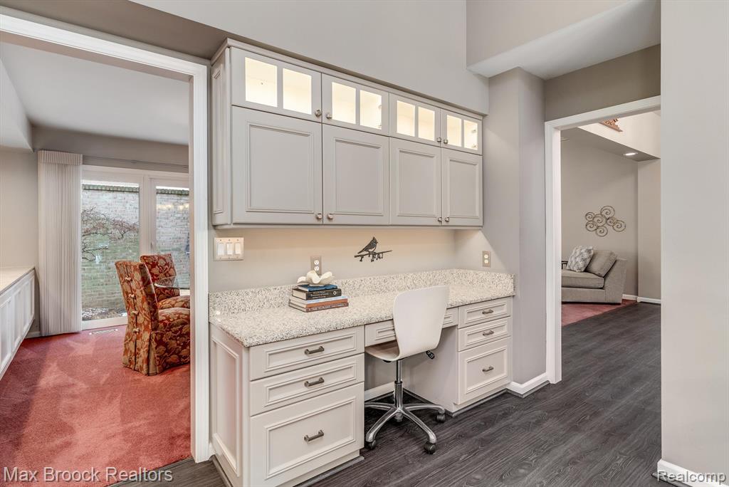 684 Deauville Lane, Bloomfield Hills, MI 48304 — Photo 19