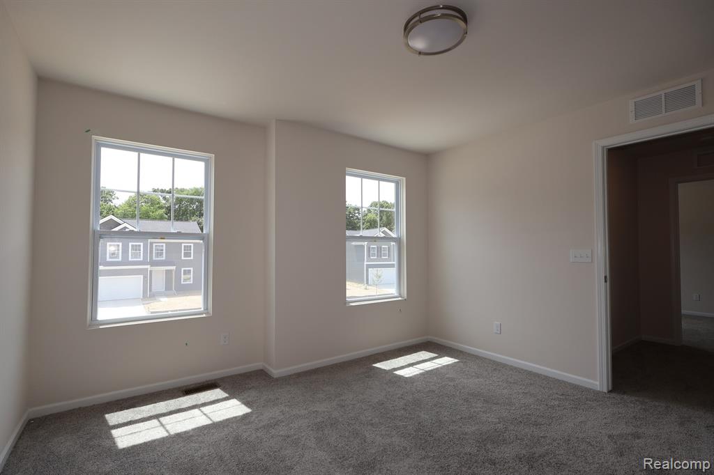 410 Hidden River W, Holly, MI 48442 — Photo 8