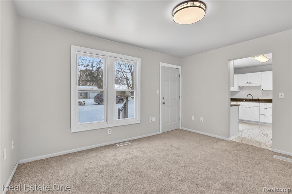 3267 Mills Acres Street, Flint, MI 48506 — Photo 6