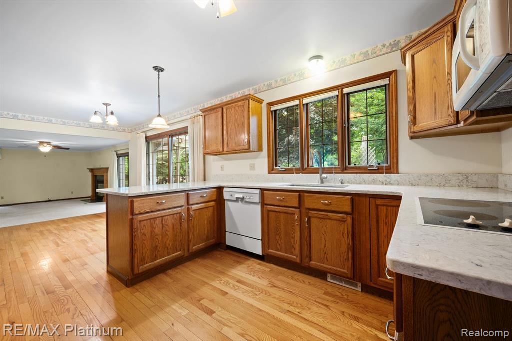 12902 Autumn Ridge Court, Milford, MI 48380 — Photo 15