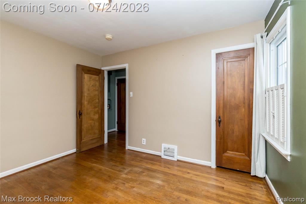 1090 Cambridge Road, Berkley, MI 48072 — Photo 12