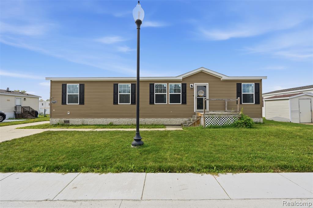 15887 Charlemagne Avenue W, Clinton Twp, MI 48038