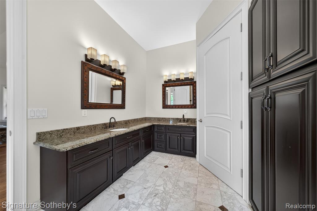 900 Hill Hollow Lane, Milford, MI 48381 — Photo 17