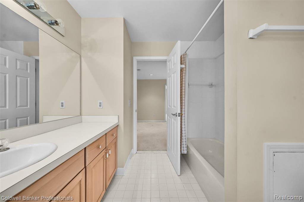 6560 Pleasant Lake Court, 11, West Bloomfield, MI — Photo 26