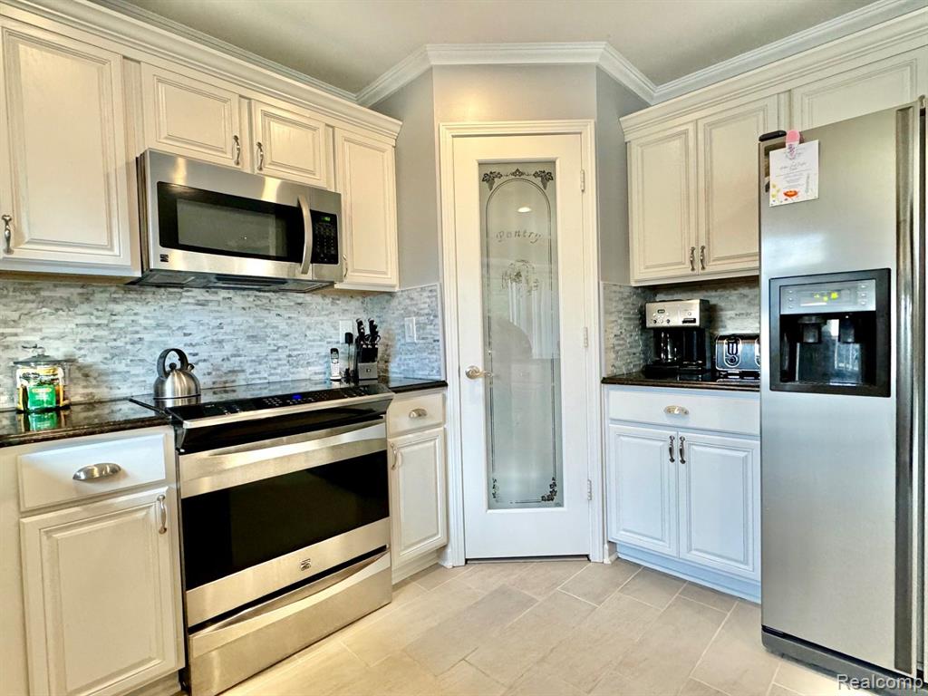 52611 FOREST HILL Drive, Chesterfield, MI 48047 — Photo 25