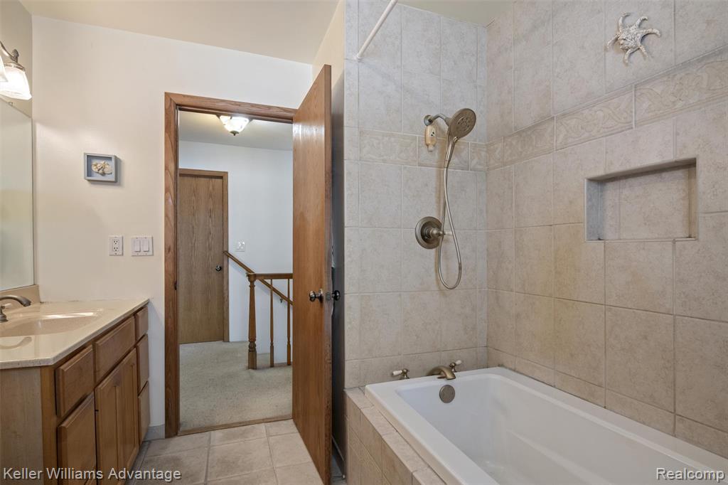340 Angola Street, Wolverine Lake, MI 48390 — Photo 25