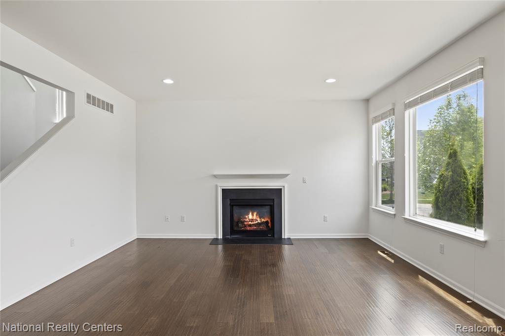 451 Goodrich, Wixom, MI — Photo 5