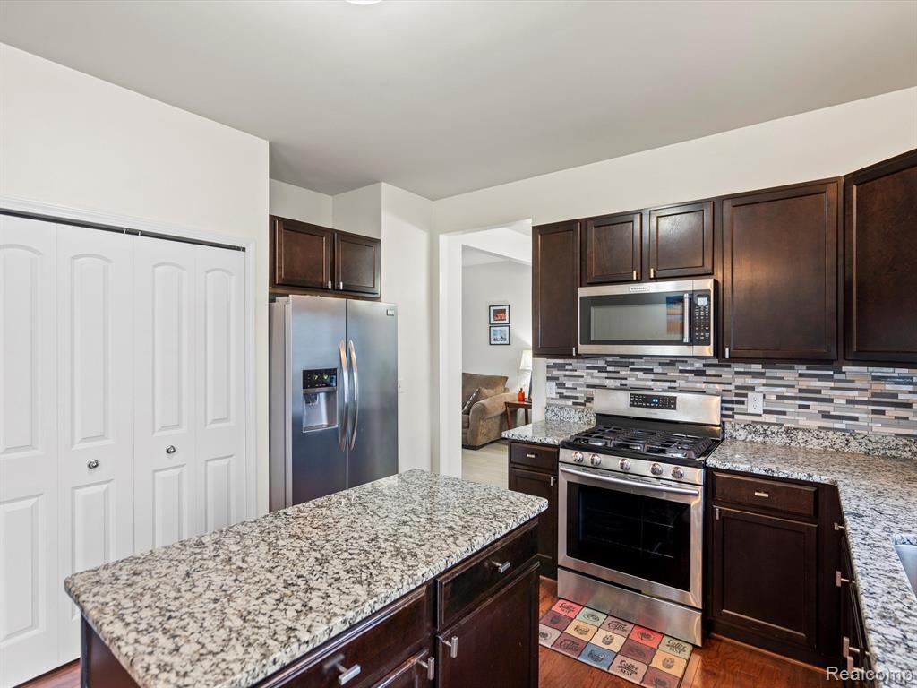 13521 S CUMBERLAND Drive, Van Buren, MI 48111 — Photo 12