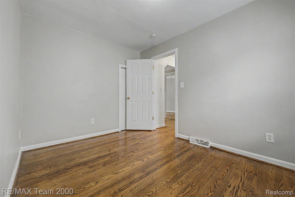 5635 Westpoint Street, Dearborn Heights, MI 48125 — Photo 24