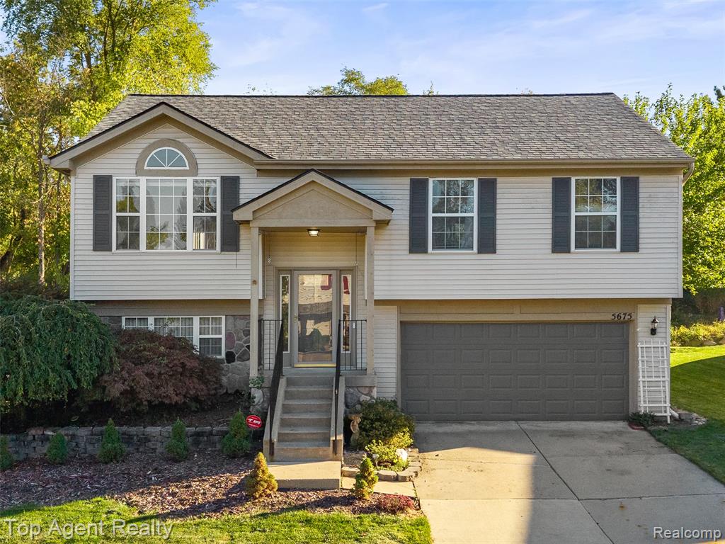5675 Millpointe Drive, Waterford, MI 48327 — front exterior