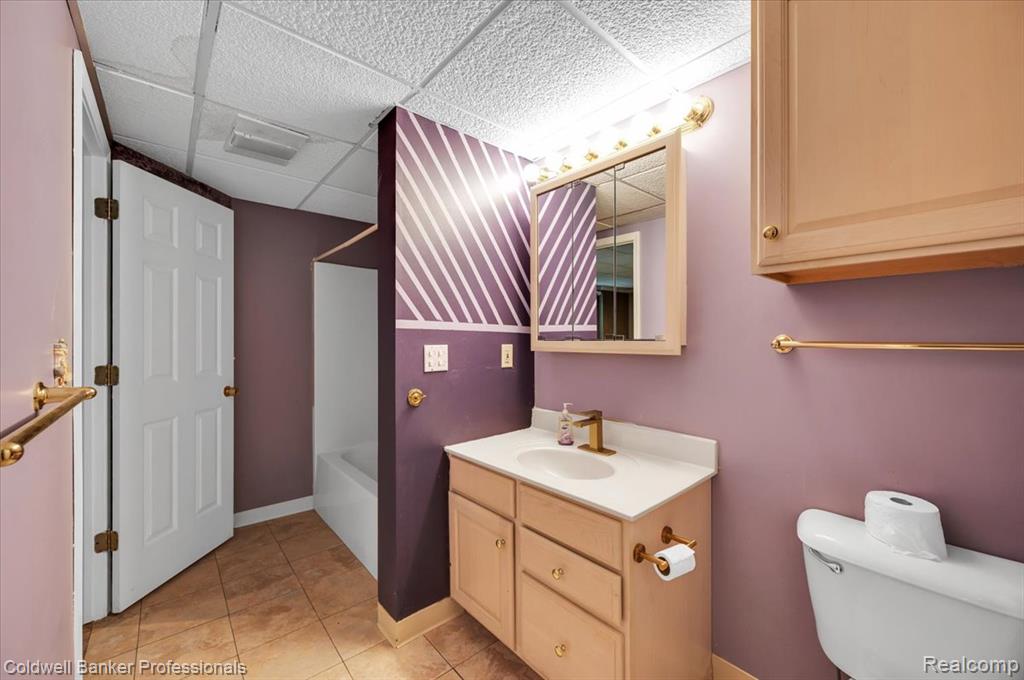 8873 Nepahwin Drive, Clarkston, MI 48348 — Photo 30