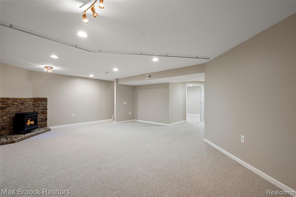 30995 Blueridge Drive, Novi, MI 48377 — Photo 27