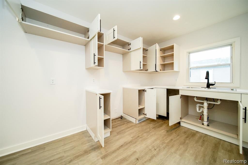 935 MCCLELLAN Street, Lake Orion, MI 48362 — Photo 23