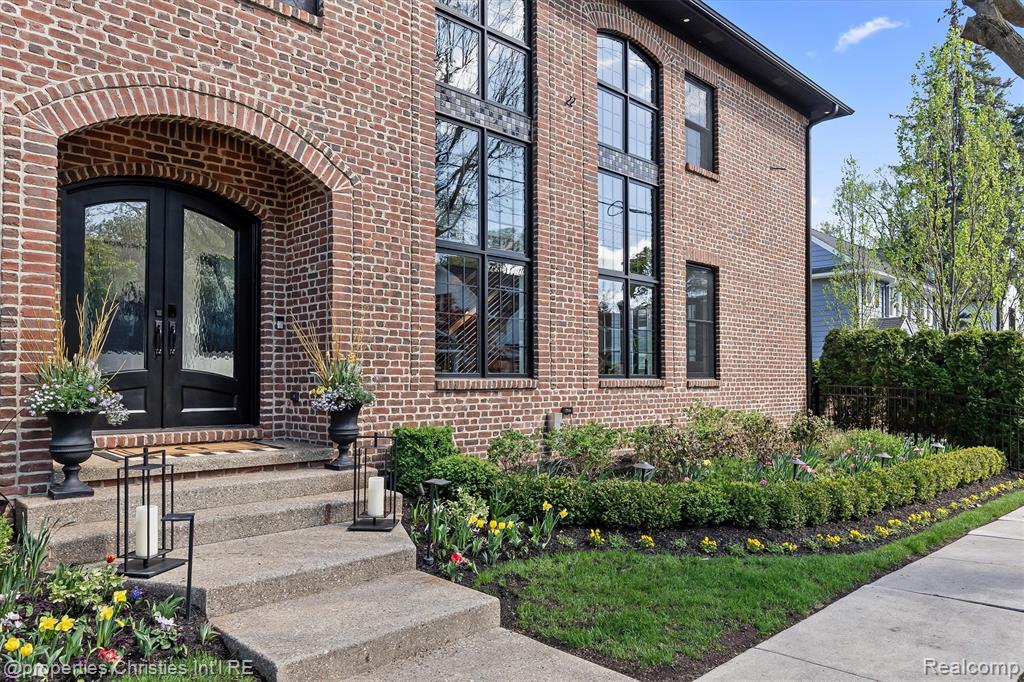 850 GREENWOOD Street, Birmingham, MI 48009 — Photo 2