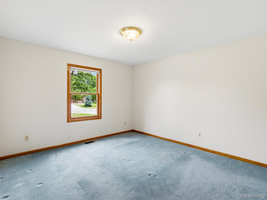 4305 Juniper Lane, Port Huron, MI 48060 — Photo 23