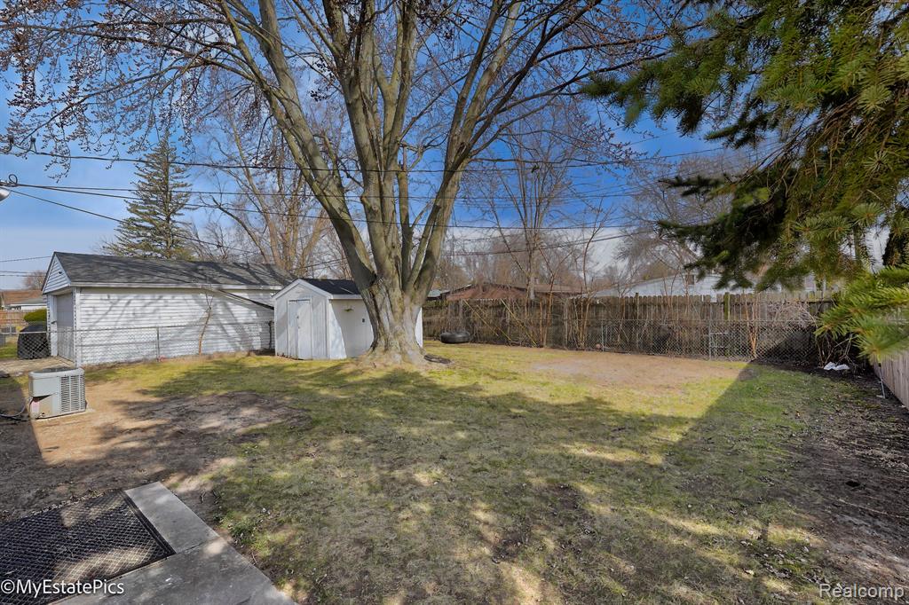 547 S Hawthorne Street, Westland, MI 48186 — Photo 8