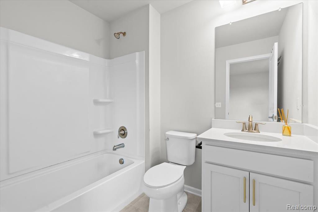 48255 Amber Lane Drive, Shelby Twp, MI 48315 — Photo 37