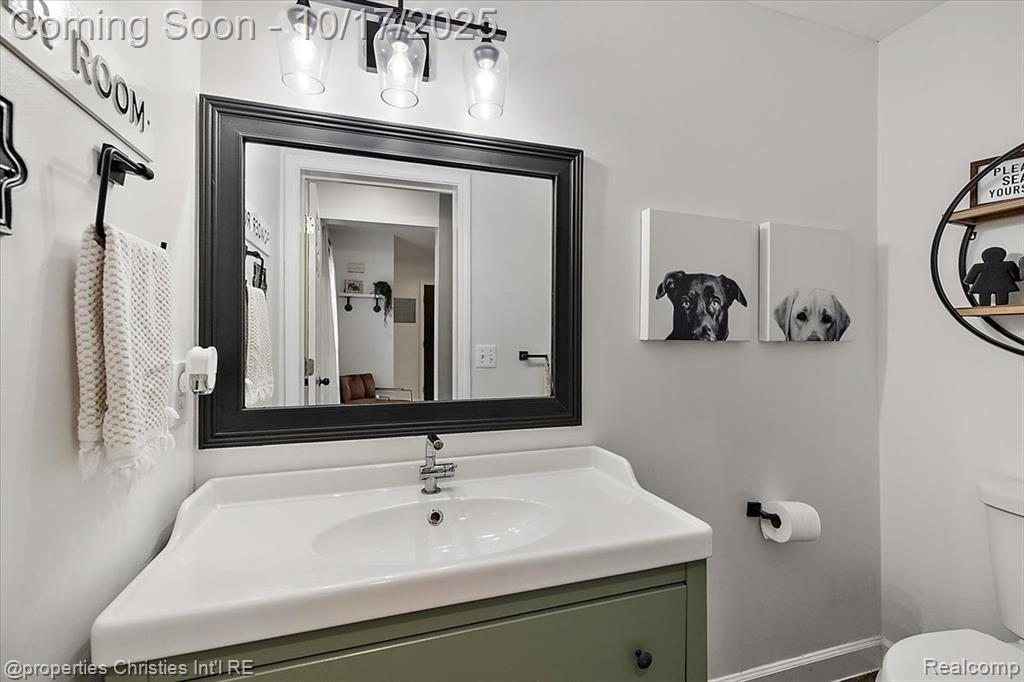 3076 Pridham Street, Keego Harbor, MI 48320 — Photo 19