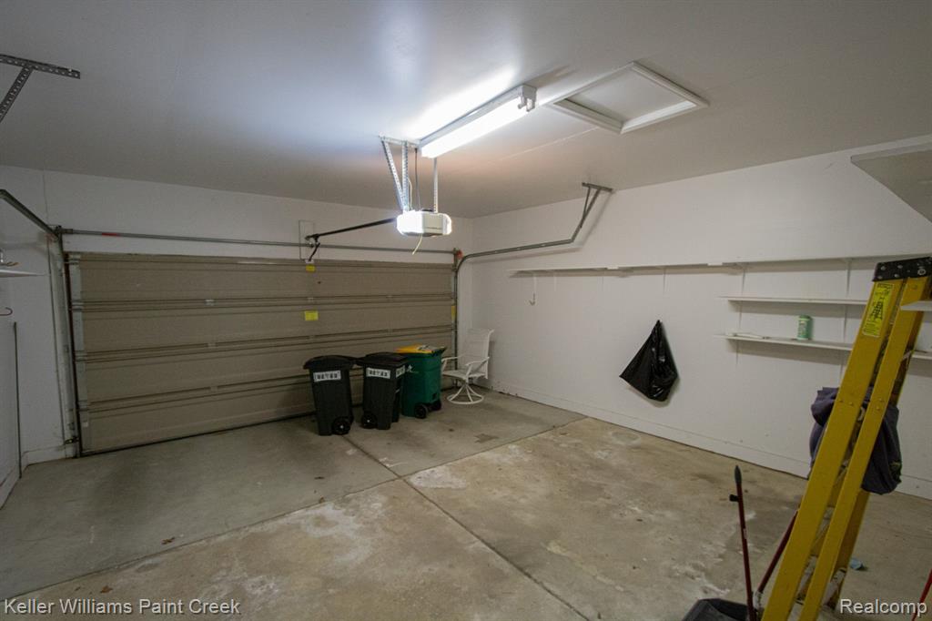 2569 MAPLE FOREST Drive, Wixom, MI 48393 — Photo 23