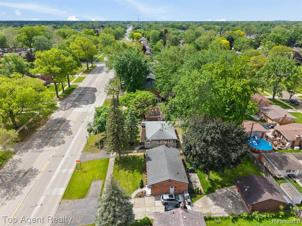 9319 MERRIMAN Road, Livonia, MI 48150 — Photo 39