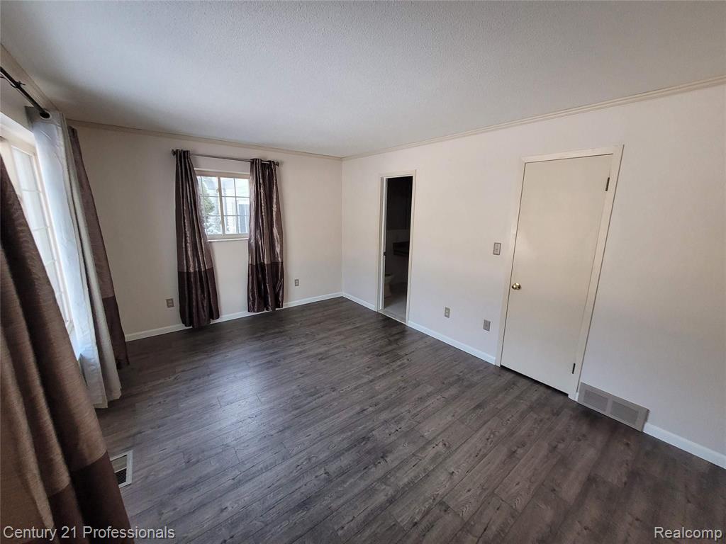 575 Troyvally Street, Troy, MI 48098 — Photo 38
