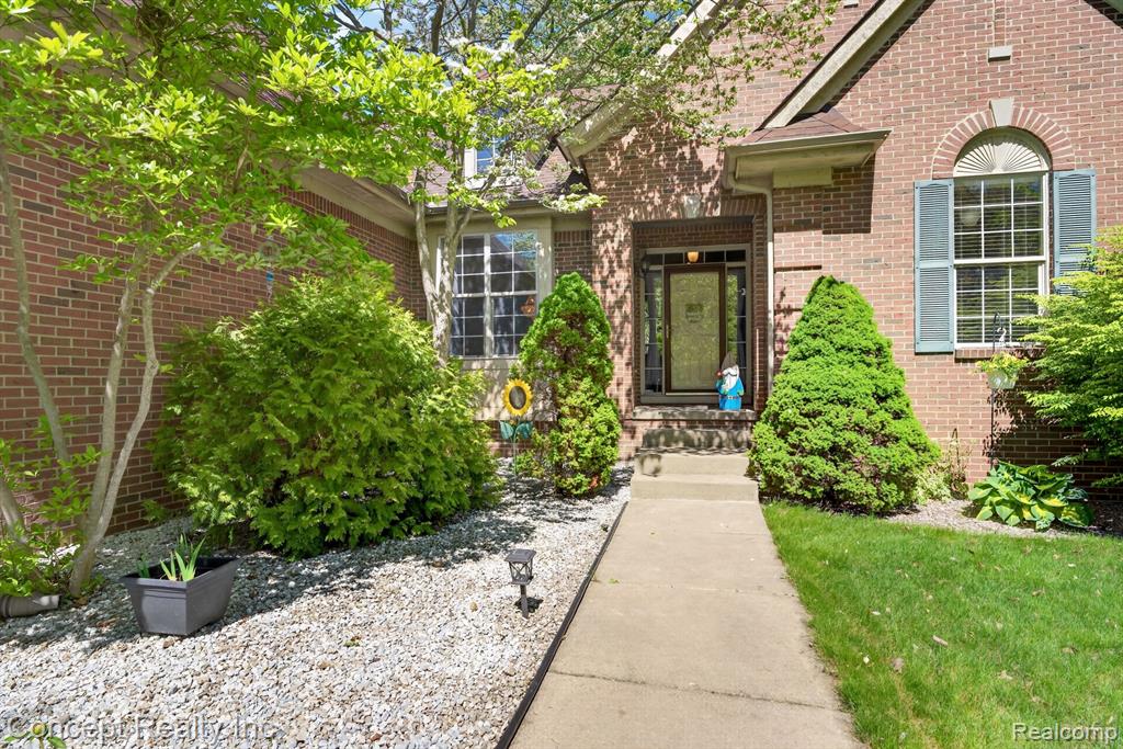 42392 White Hart Boulevard, Canton, MI 48188 — Photo 2
