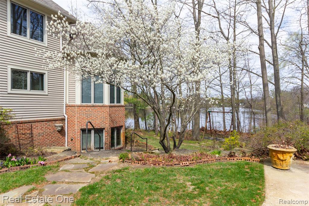 10215 Mill Pointe Drive, Goodrich Vlg, MI — Photo 48