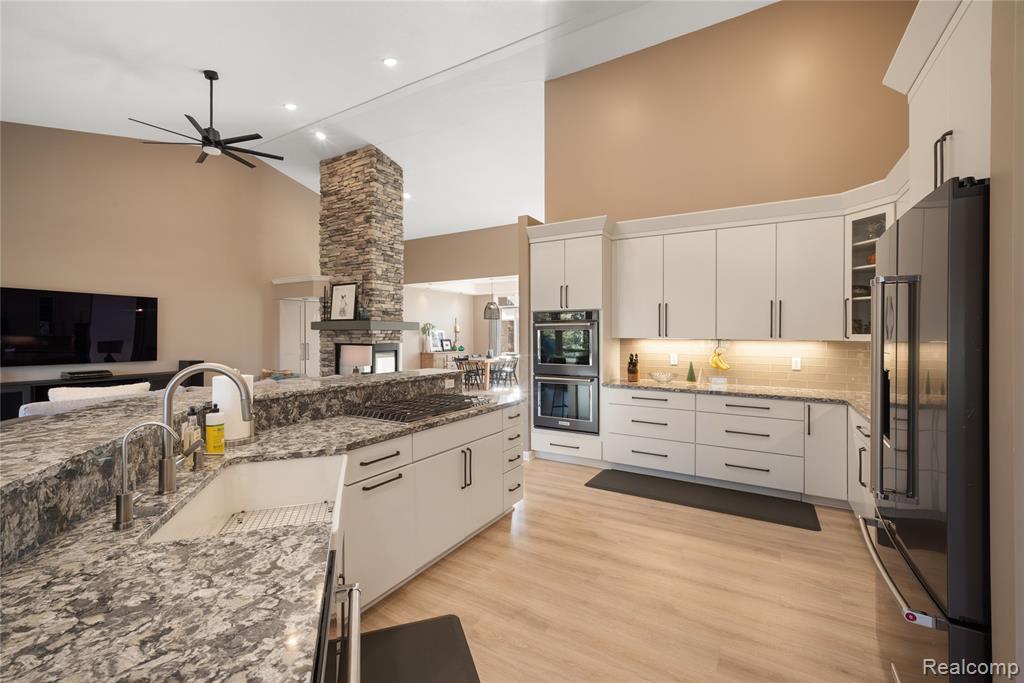 9833 Rolling Greens Drive, Pinckney, MI 48169 — Photo 11