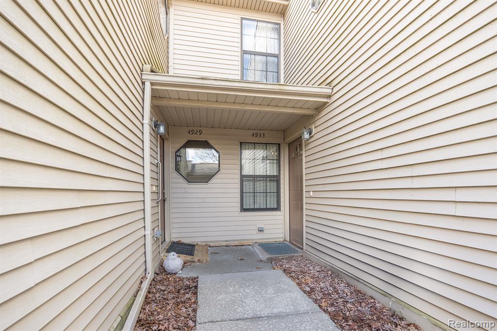 4933 OAK HILL Drive, Waterford, MI 48329 — Photo 5