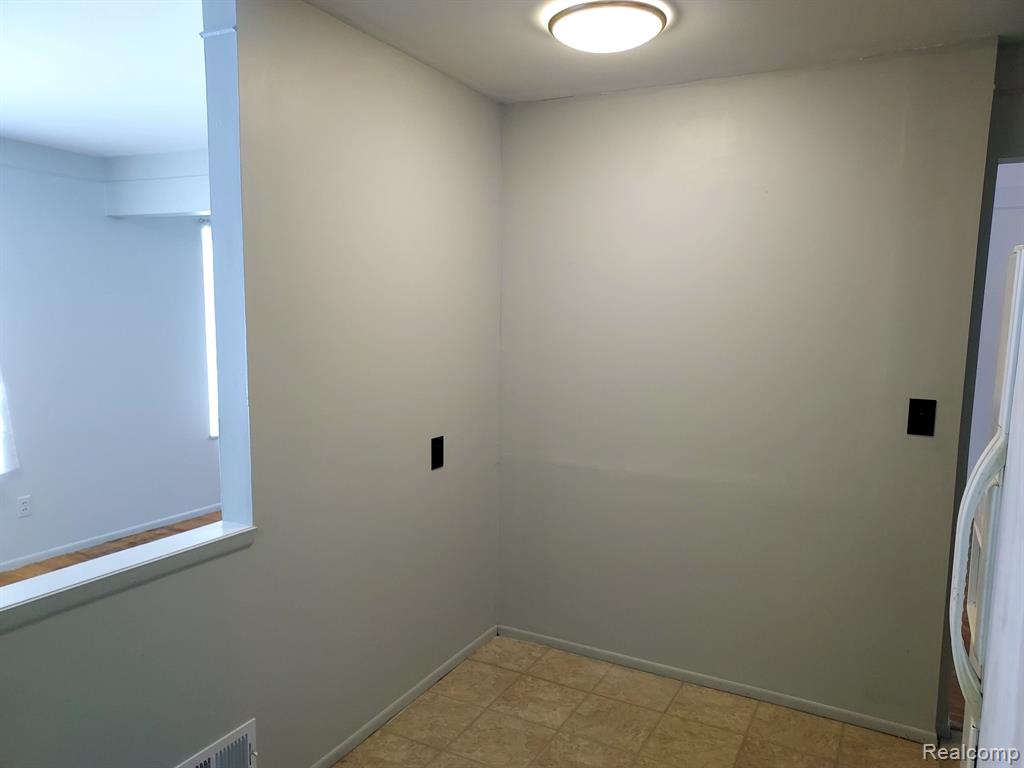 29334 HOOVER Road, Warren, MI 48093 — Photo 5