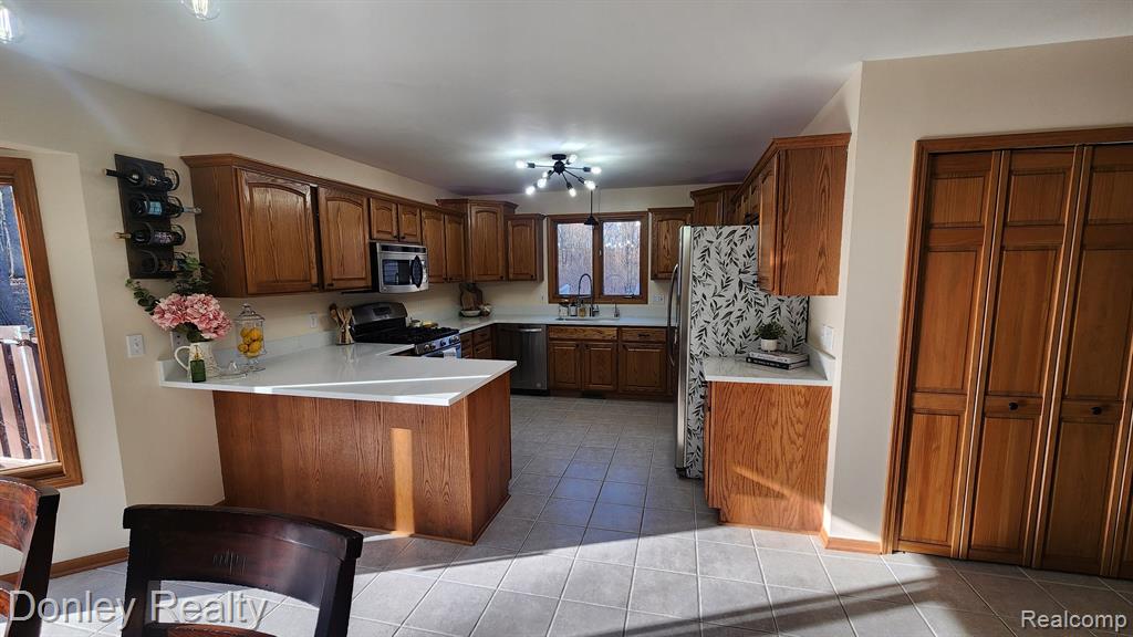 3239 HILLVIEW Drive, Metamora, MI 48455 — Photo 4