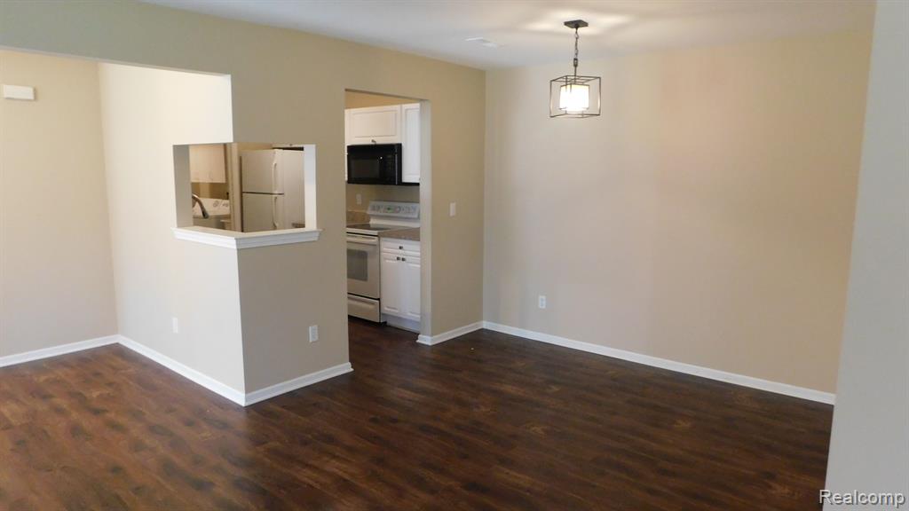 5204 PINE AIRES Drive, Sterling Heights, MI 48314 — Photo 6