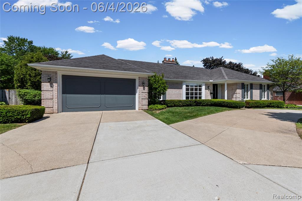 739 Ballantyne Road, Grosse Pointe Shores, MI 48236