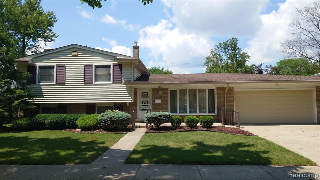1650 Hawthorne Street, Trenton, MI 48183