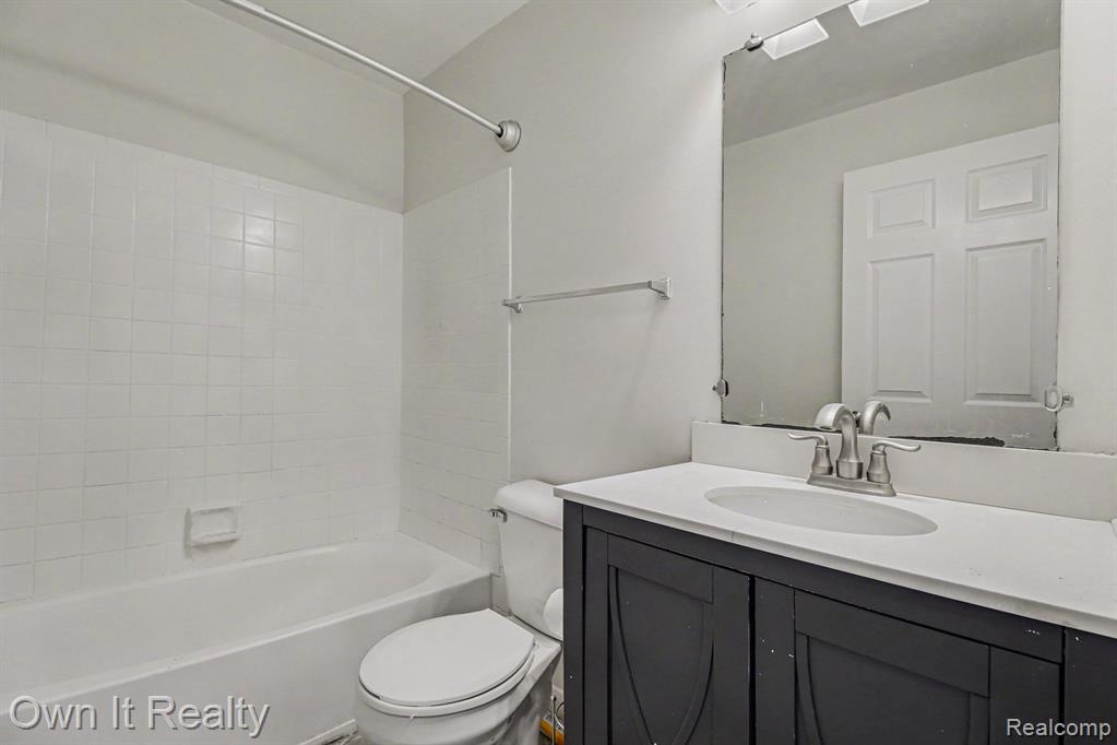 1725 Campau Farms Circle, Detroit, MI 48207 — Photo 11