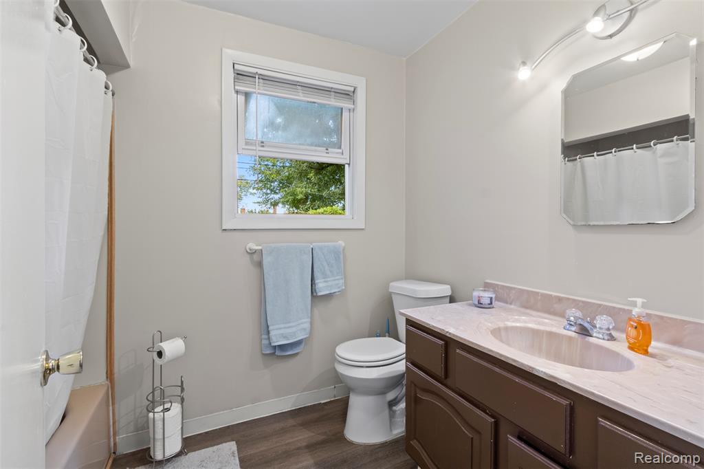 8483 Beatrice, Westland, MI — Photo 11