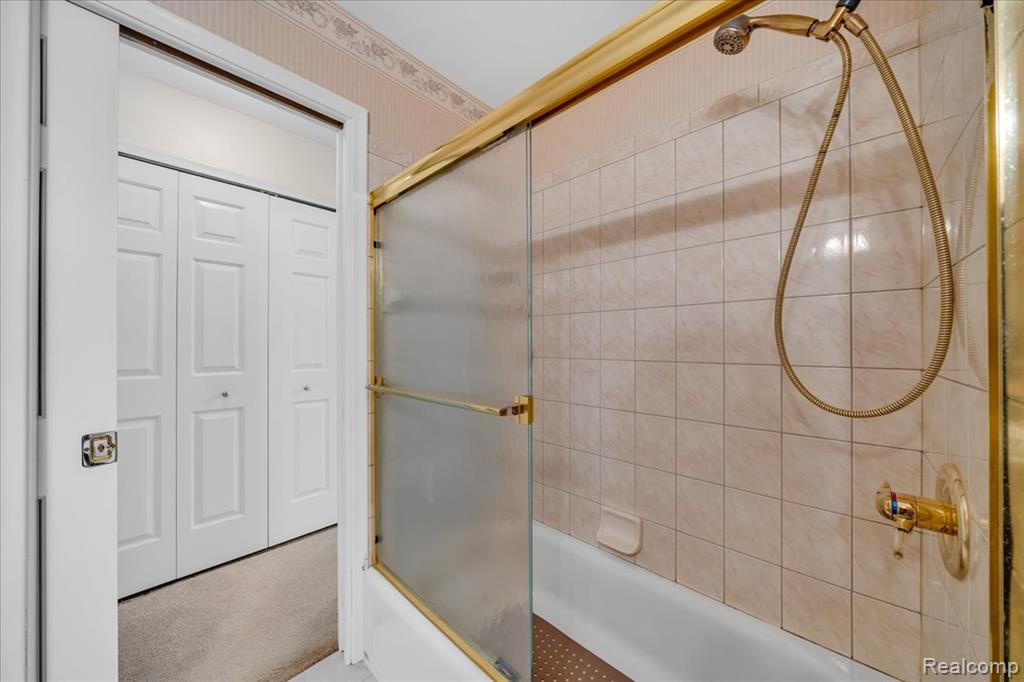 6091 Kings Shire Road, Grand Blanc, MI 48439 — Photo 9