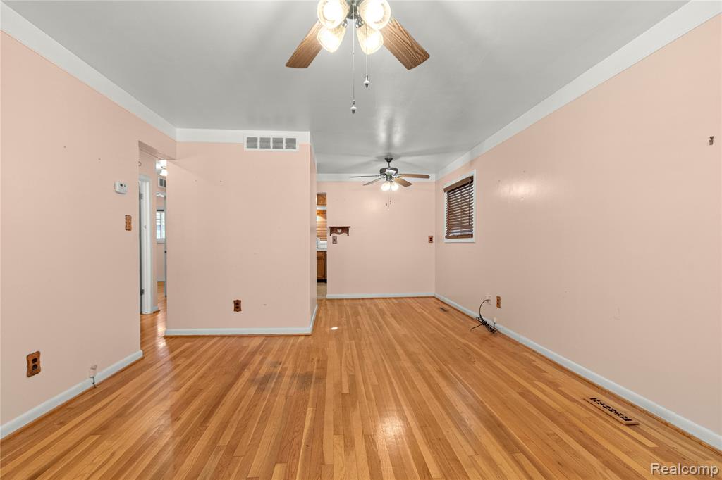 4915 Raymond Avenue, Dearborn Heights, MI 48125 — Photo 8