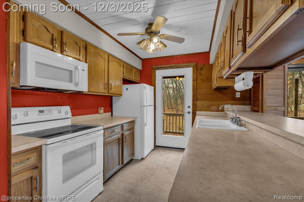 13095 Woodland Trail, Davisburg, MI 48350 — Photo 9