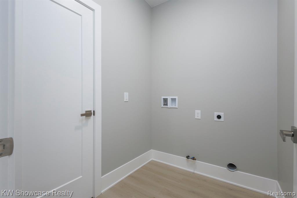 Laundry room with hookup for a washing machine, light wood-type flooring, gas dryer hookup, and hookup for an electric dryer