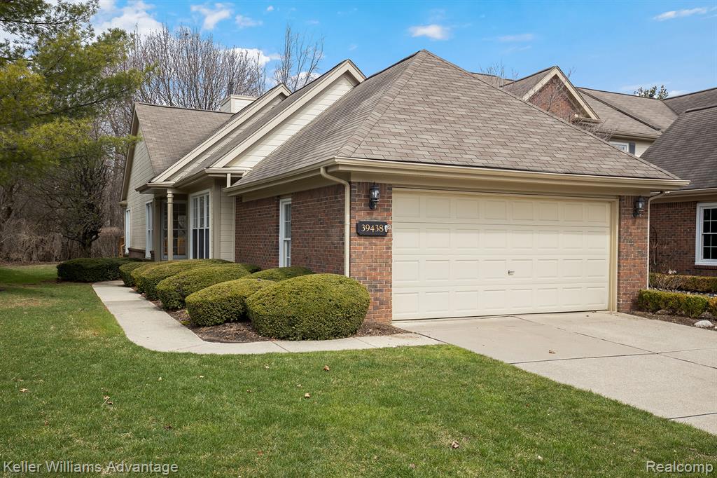 39438 VILLAGE RUN Drive, Northville, MI 48168 — Photo 2