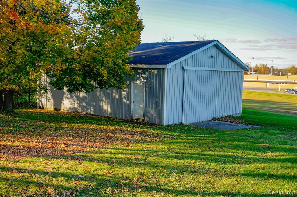 318 W MAPLE Street, Byron, MI 48418 — Photo 10