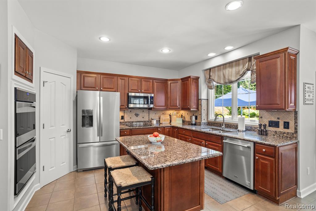 50548 AMBERLEY Boulevard, Canton, MI 48187 — Photo 14